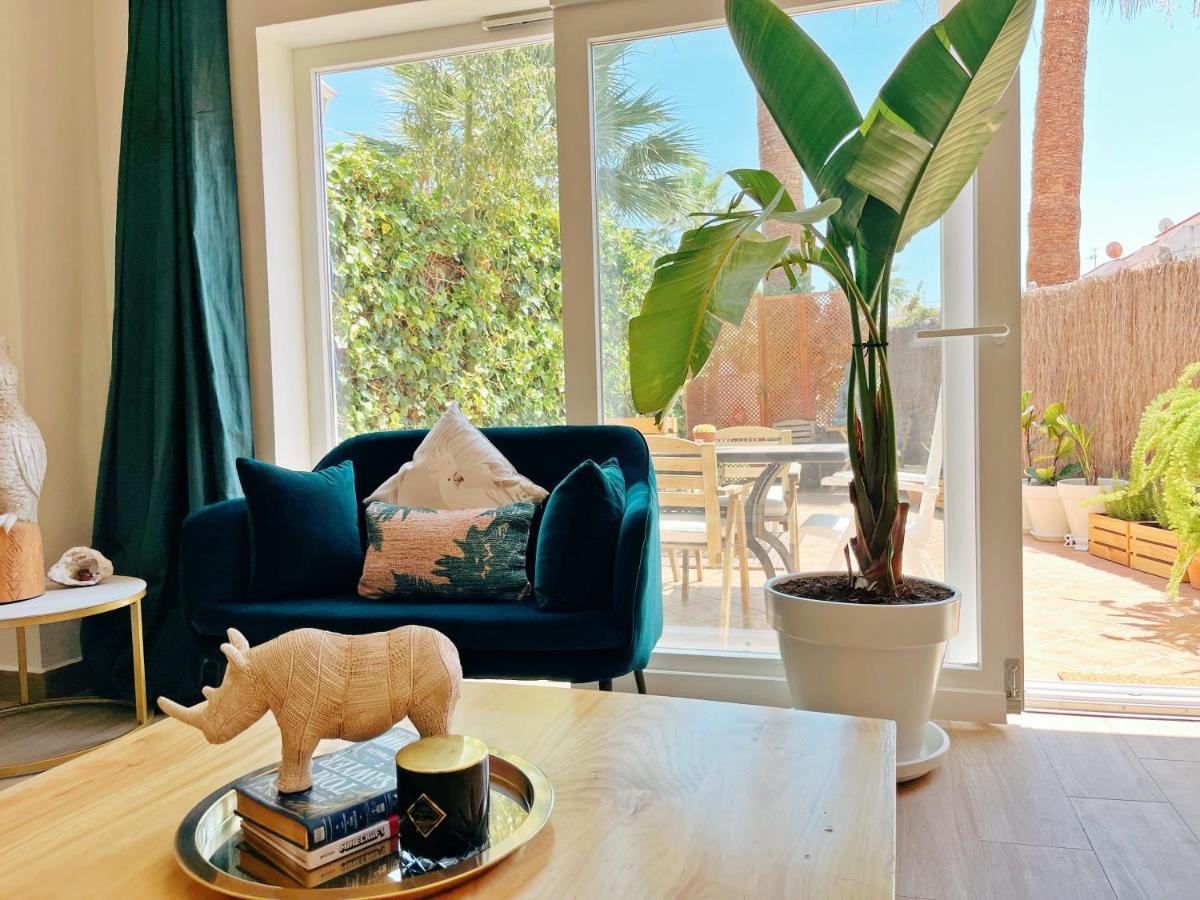 Cheerful Townhouse Center Sitges 5 Bedrooms Pool And Terrace Exterior foto