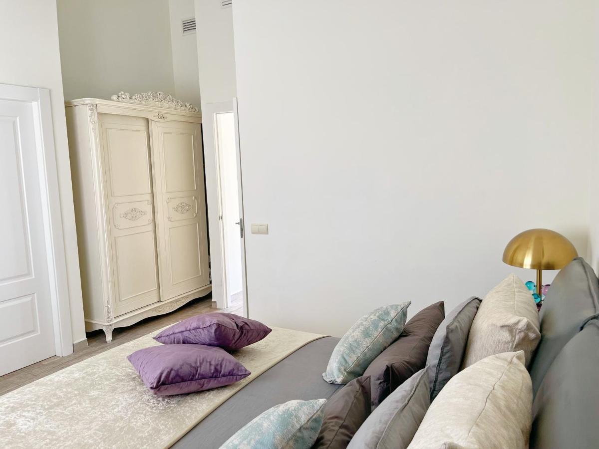 Cheerful Townhouse Center Sitges 5 Bedrooms Pool And Terrace Exterior foto