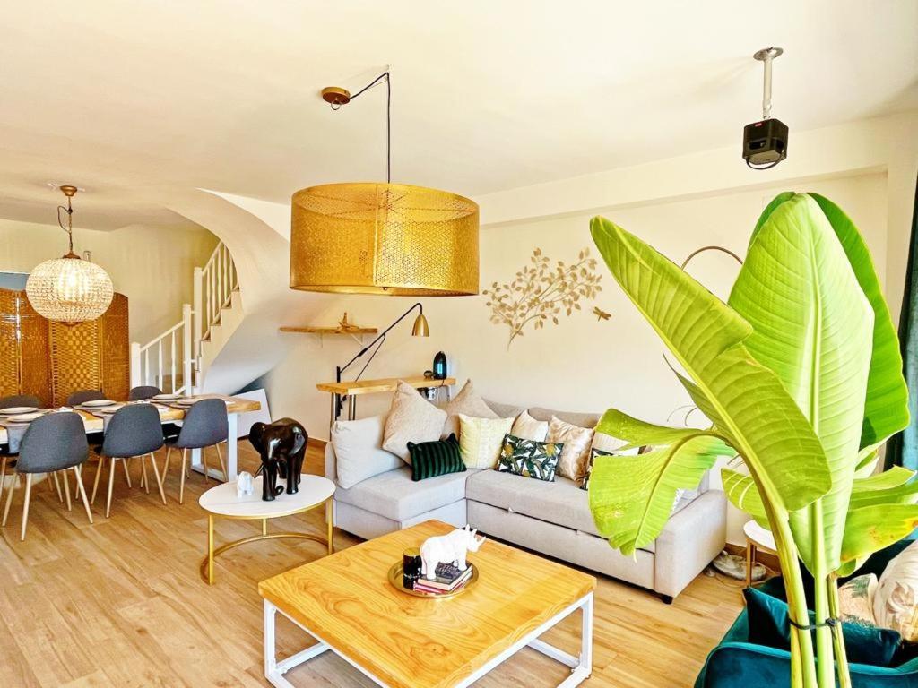 Cheerful Townhouse Center Sitges 5 Bedrooms Pool And Terrace Exterior foto